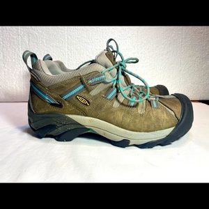Woman’s keen work shoes Sz9 , preown, clean .